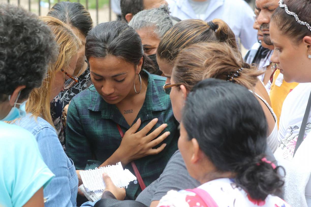 Samantha no se explica aún cómo sobrevivió a la masacre de 46 reclusas ejecutada por pandilleras hace un año en la única cárcel de mujeres de <b>Honduras</b>, el país con más violencia criminal en Centroamérica.