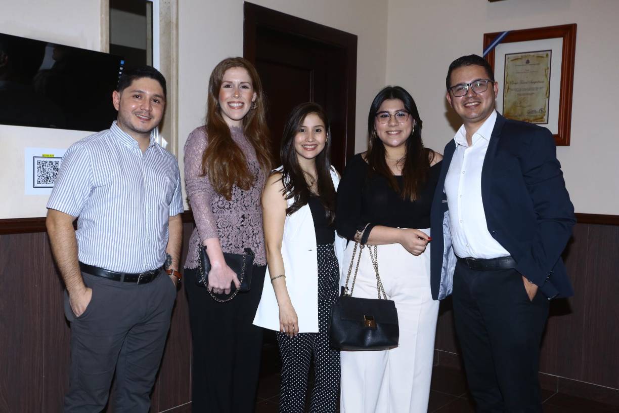 Josué Tróchez, Michelle Kattán, Lidia Medina, Abigaíl Martínez y Ronald Gómez