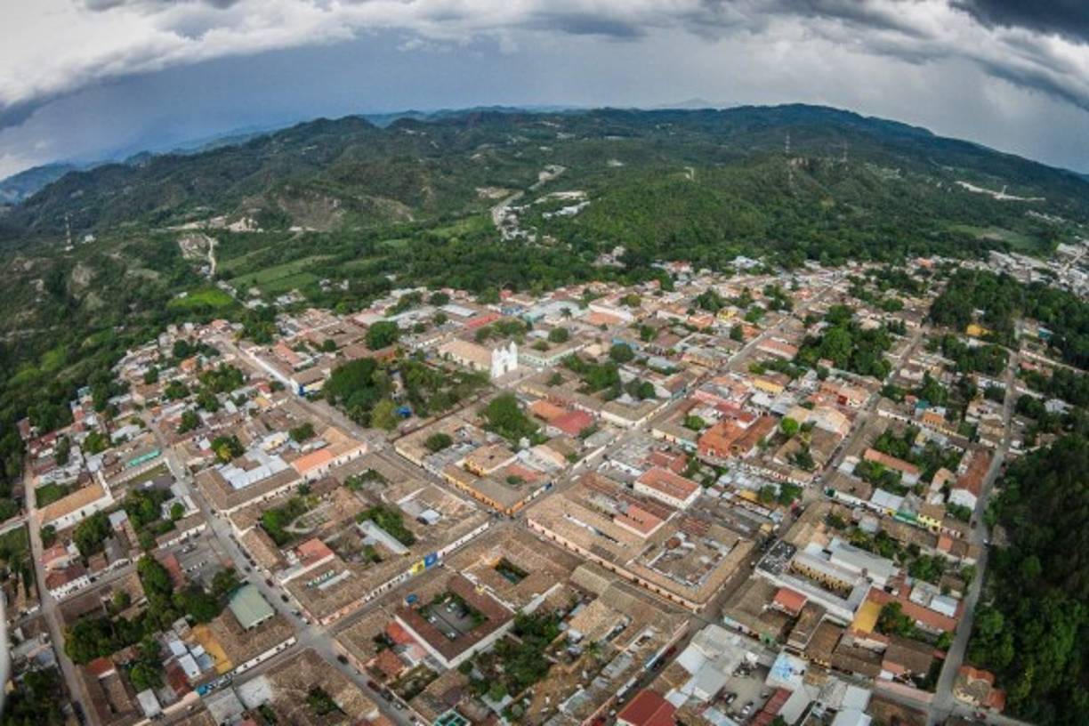 Sus hermosos caseríos y la belleza de sus montañas enamoran a propios y extraños.