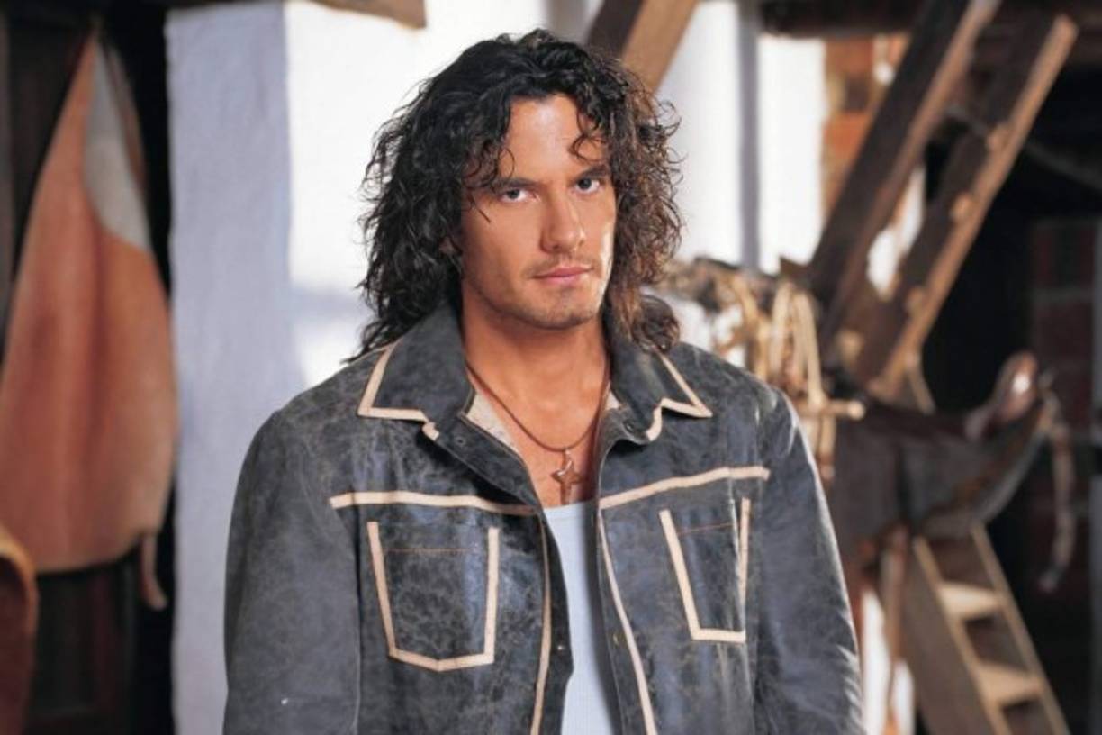 El guapo actor cubano Mario Cimarro es uno de los galanes de telenovelas más cotizados y famosos en el mundo de la farándula.