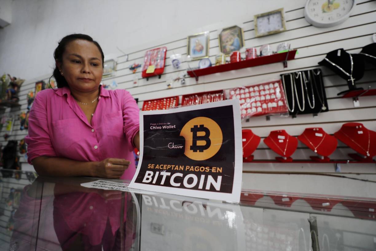 La información sobre el uso de estos recursos se puso bajo secreto por las instituciones estatales y la única fuente oficial son las publicaciones de Bukele en la red social X (antes Twitter), y los datos siguen estando reservados.