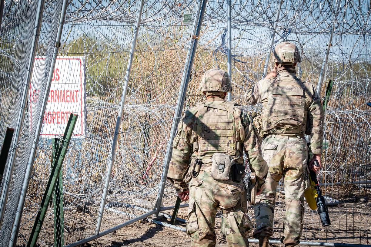 La portavoz de la Casa Blanca, Karoline Leavitt, explicó que el mandatario firmó la orden ejecutiva para ese despliegue el mismo día que fue investido para su segundo mandato y el Pentágono confirmó después que se ha movilizado ya para darle cumplimiento.