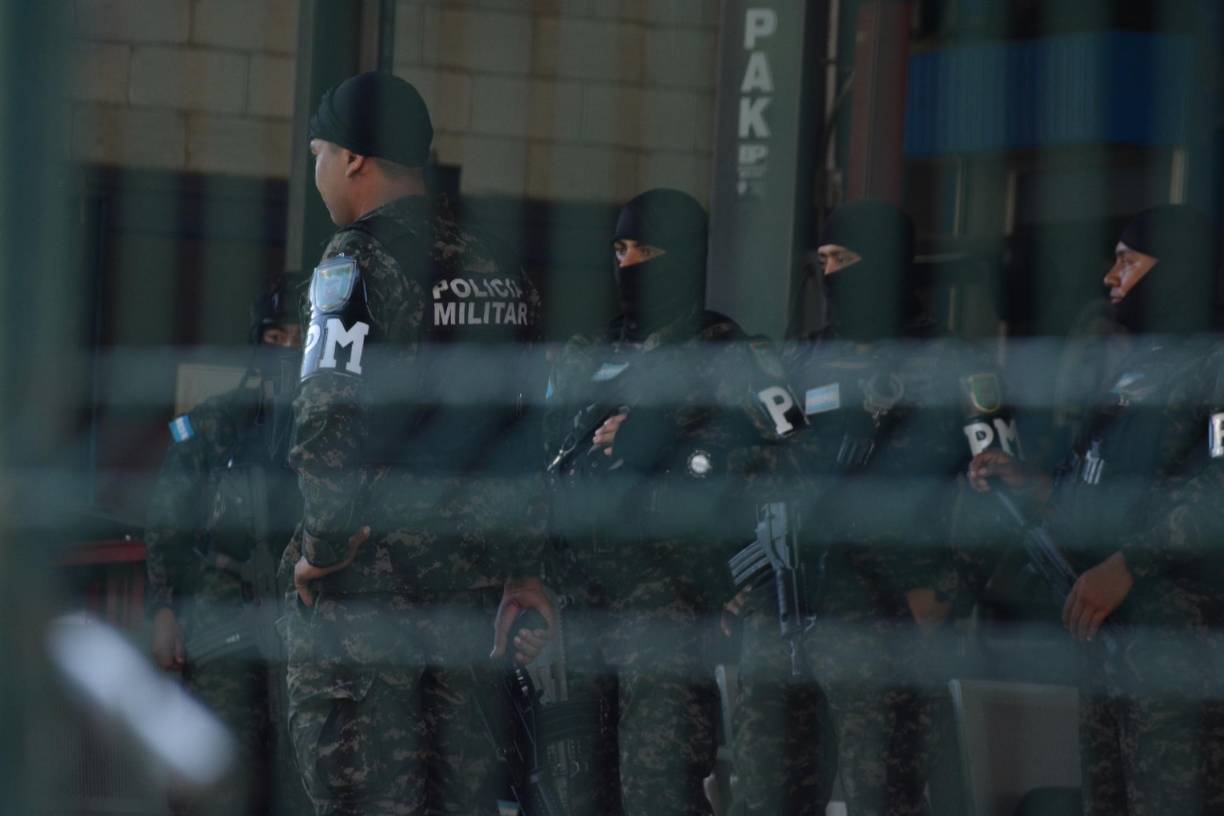 “Las investigaciones siguen su curso a fin de desmantelar por completo esta red delictiva”, escribió en un comunicado el Ministerio Público.