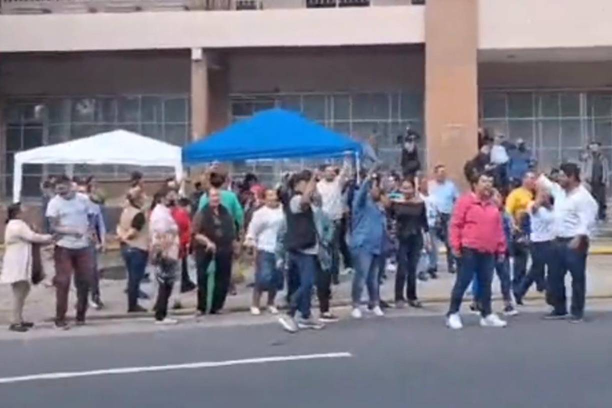 Los enfrentamientos sucedieron hacia las 15:40 hora local (21:40 GMT) cuando militantes del gobernante Partido Libertad y Refundación (Libre) acudieron al exterior del Ministerio Público, en Tegucigalpa, donde permanecía un grupo de simpatizantes y políticos del Bloque de Oposición Ciudadana (BOC).
