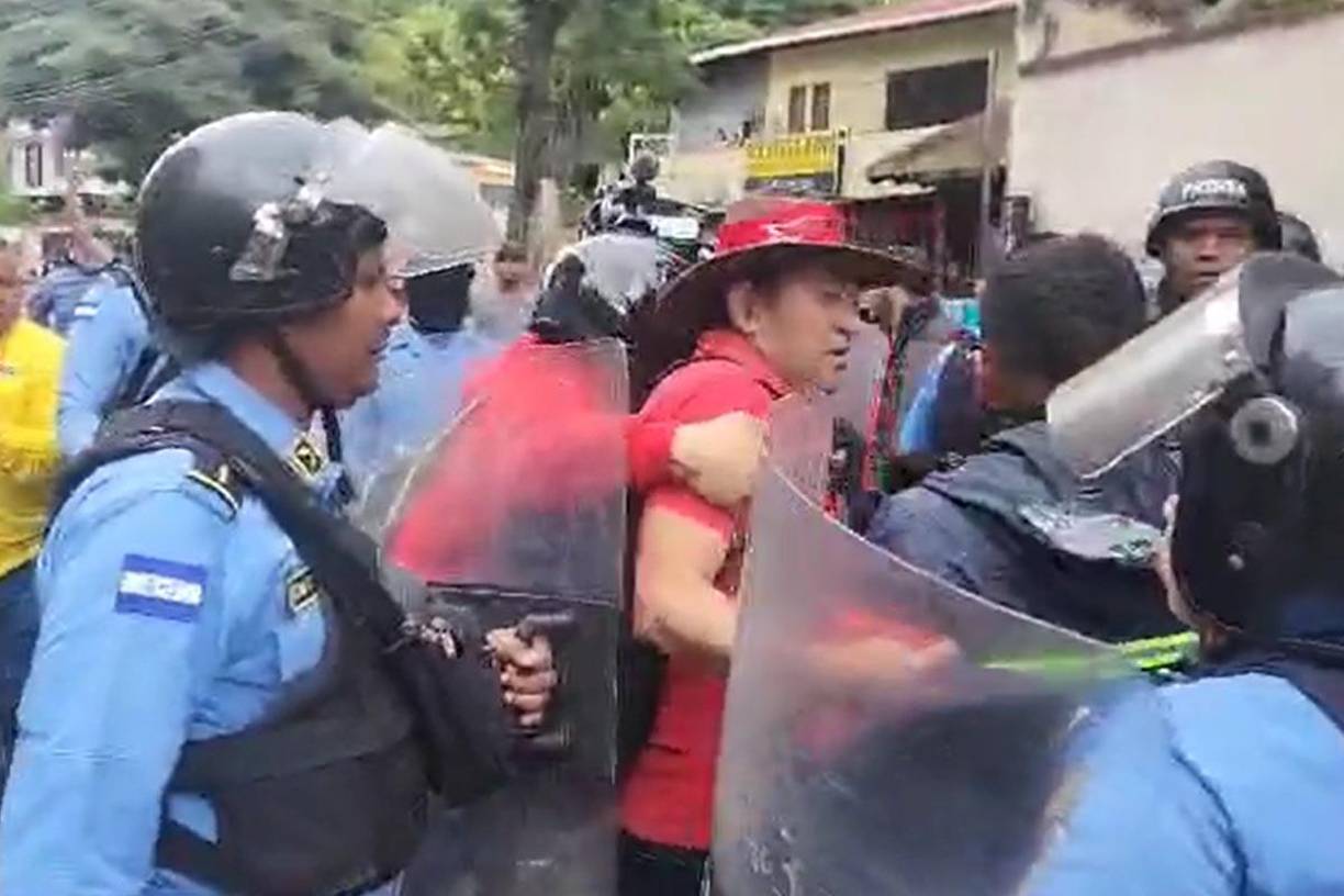 Los fiscales designados “deben salir ante los medios (de comunicación) a decir que no aceptan un cargo tan deshonroso”, señaló Toscano.