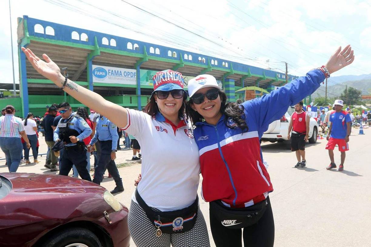 Mujer policía cautiva: Las bellas chicas de la final de ida Olancho-Olimpia