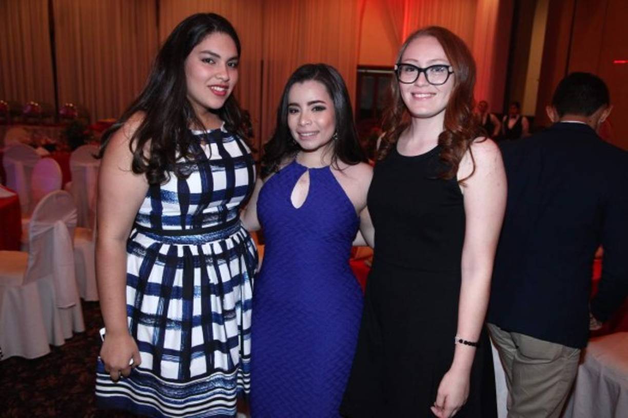 Elena Daccarett, María Rivera y Michelle Betancourt.