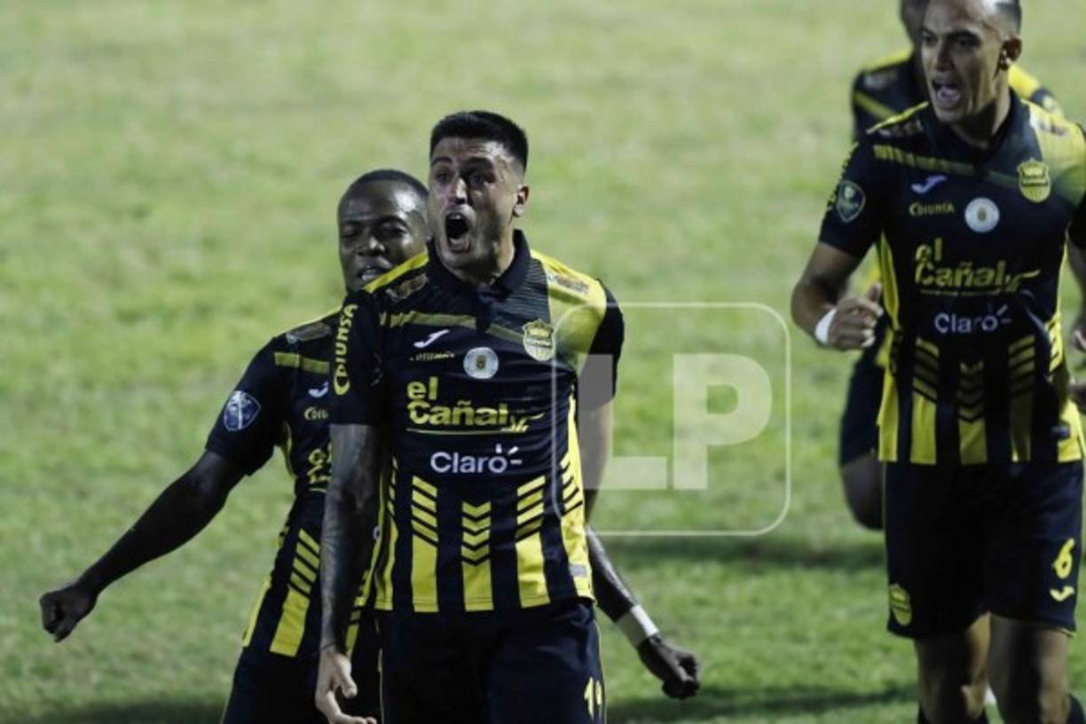 El grito eufórico de Ramiro Rocca tras marcar el segundo gol del Real España frente al Platense.