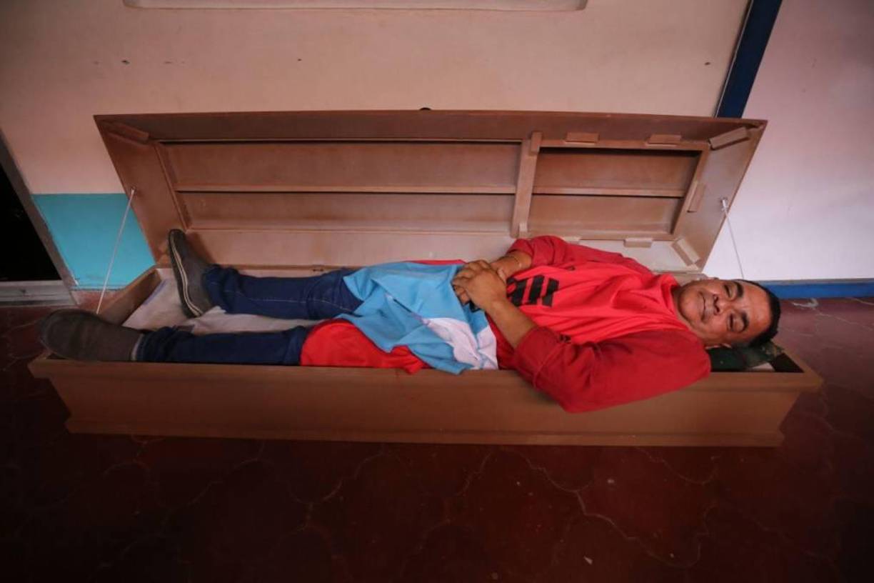 También denunció la “falta de transparencia” en los concursos de docentes, pues se siente “engañado” de no obtener su playa en el Instituto Técnico Honduras, donde aplicó.