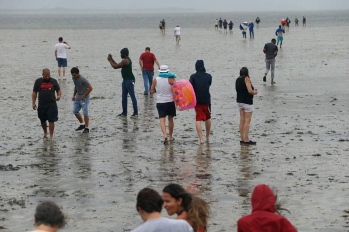 El ascenso del agua se observa mucho antes de que el huracán toque tierra, lo que acorta el tiempo para la evacuación de la población.