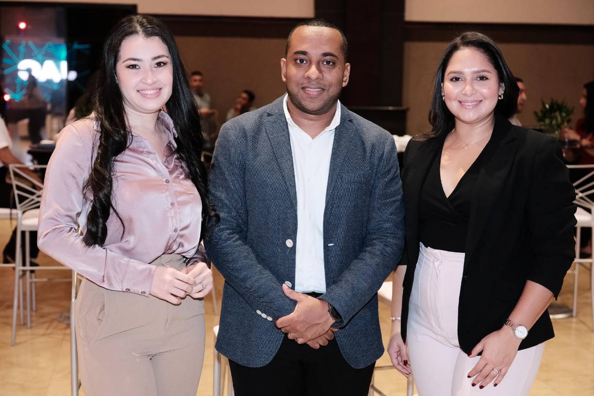 Amanda Quintanilla, Jesús Amador y Saraí Flores