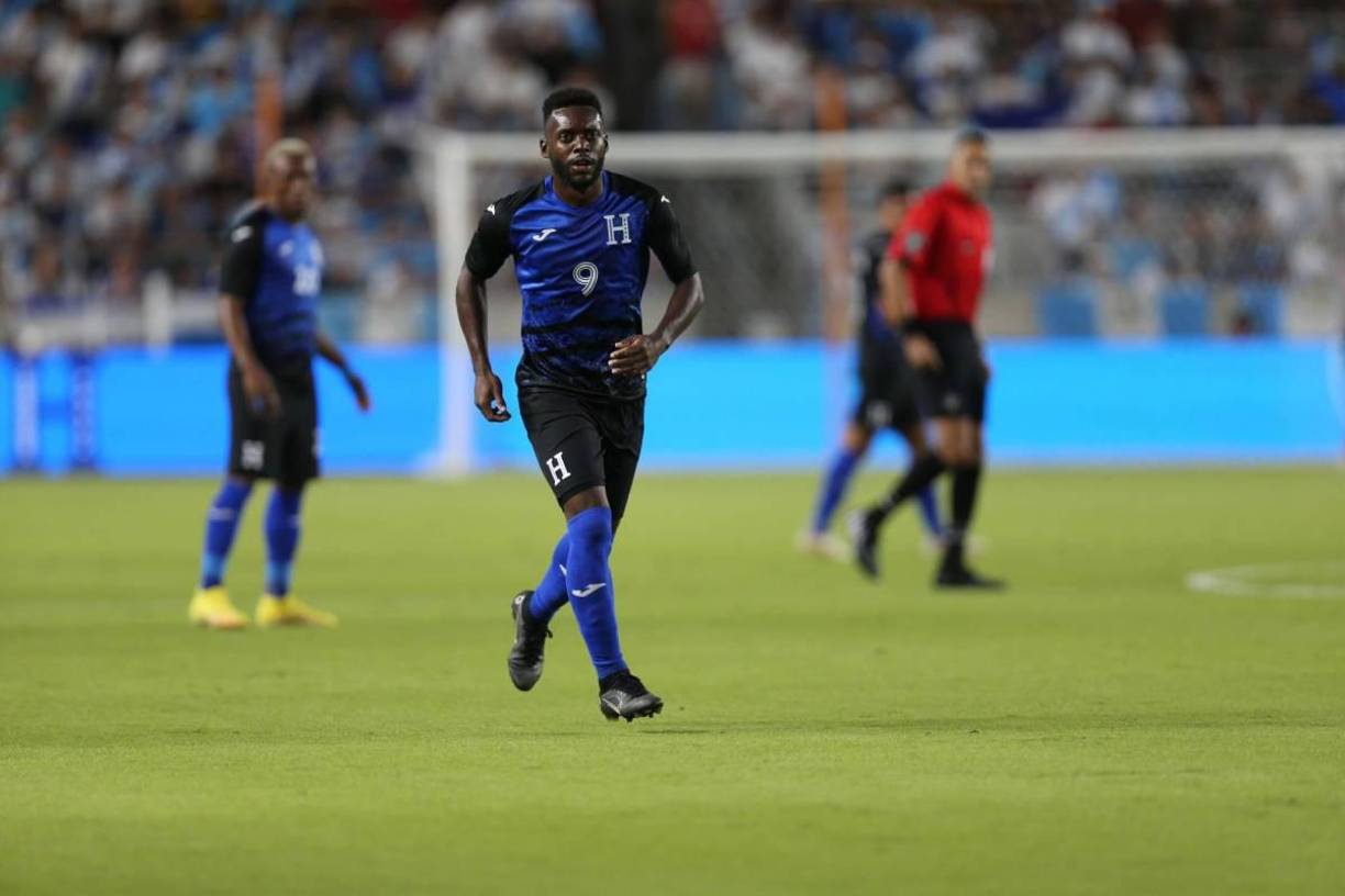 Clayvin Zúniga: El delantero del Marathón podría recibir la oportunidad por Diego Vázquez para formar parte de la zona ofensiva de Honduras ante los salvadoreños.