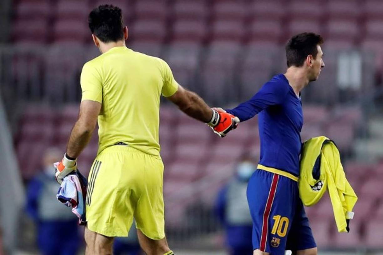 Messi cambió su camiseta con Gianluigi Buffon al final del partido.