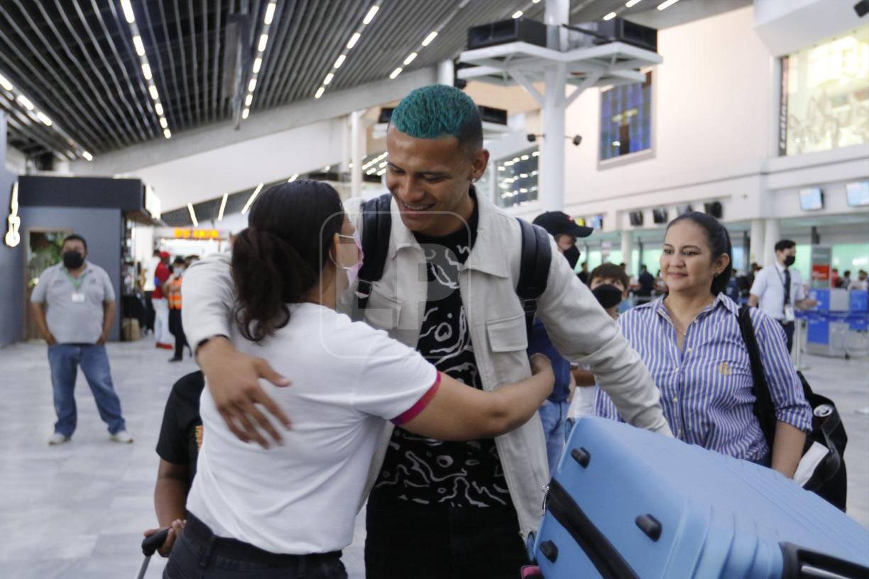 Kervin Arriaga arribó al Aeropuerto Ramón Villeda Morales de San Pedro Sula.