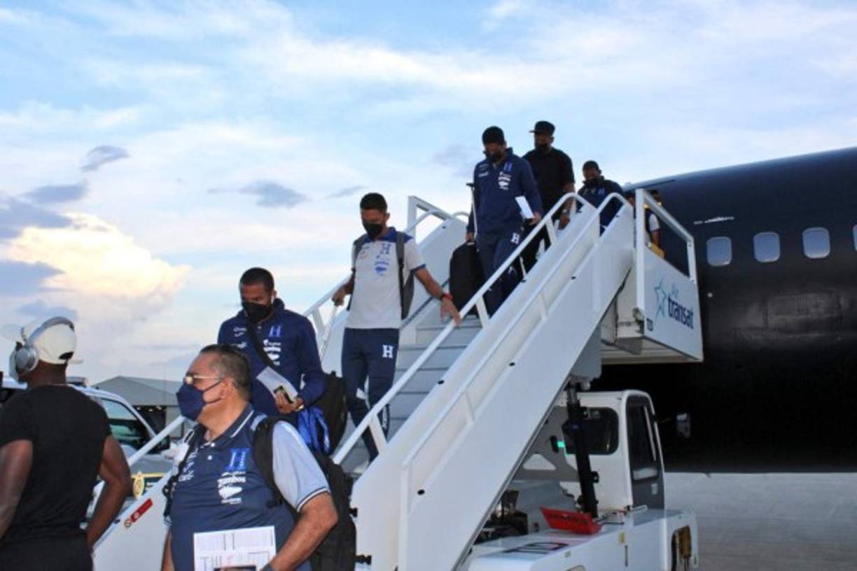 Luego de tres días entrenando en San Pedro Sula, la Bicolor emprendió su viaje y aterrizó con normalidad en Toronto, sede en donde será el duelo entre Canadá vs Honduras por la octagonal de Concacaf.