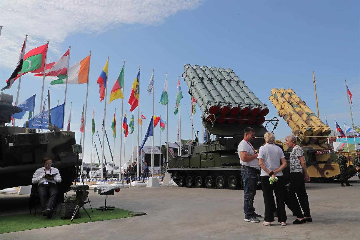 La agencia espacial Roscosmos, presente en la feria, confirmó que está produciendo en serie el misil balístico intercontinental Sarmat en la ciudad siberiana de Krasnoyarsk.