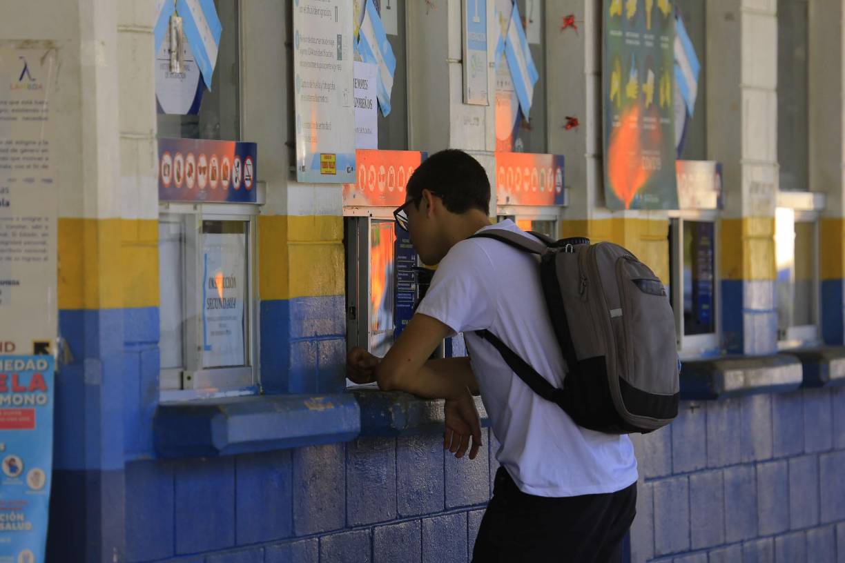 Muchos hondureños, que buscan el sueño americano, cruzan diariamente el punto fronterizo de Corinto. 