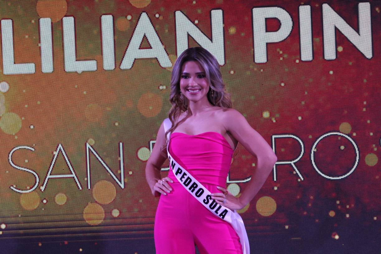 Hermosas lucieron las candidatas al Miss Honduras Universo 2023, quienes se presentaron al público en general y medios de comunicación, como previa del certamen oficial que será el 4 de agosto del presente año, en el Club Hondureño Árabe. Vestidas en tonos rosas, desfilaron una tras otra con porte, una contagiosa sonrisa y bajo la ovación de los presentes en el evento realizado en Plaza de las Banderas de San Pedro Sula. En la postal, la candidata por SPS, Lilian Pineda. 