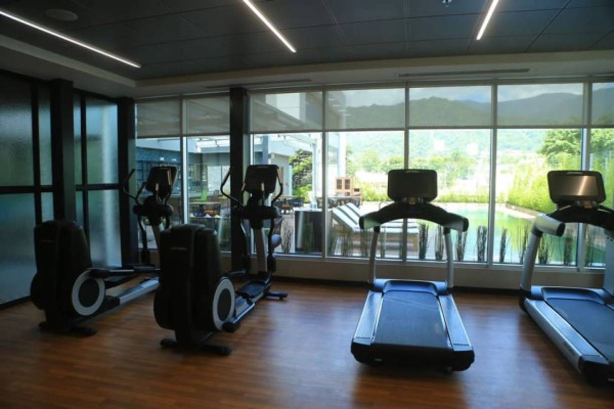 Dentro del hotel hay un gimnasio disponible las 24 horas del día.