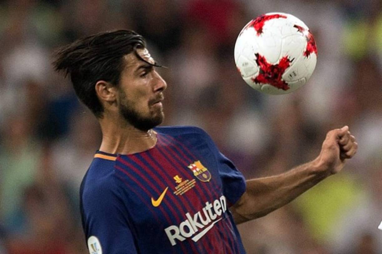 El futbolista luso André Gomes no está cómodo en el FC Barcelona y el Manchester United estaría pensando en el jugador como su cuarto fichaje, según informa Manchester Evening News. El turco Arda Turan está también en la puerta de salida del equipo culé.