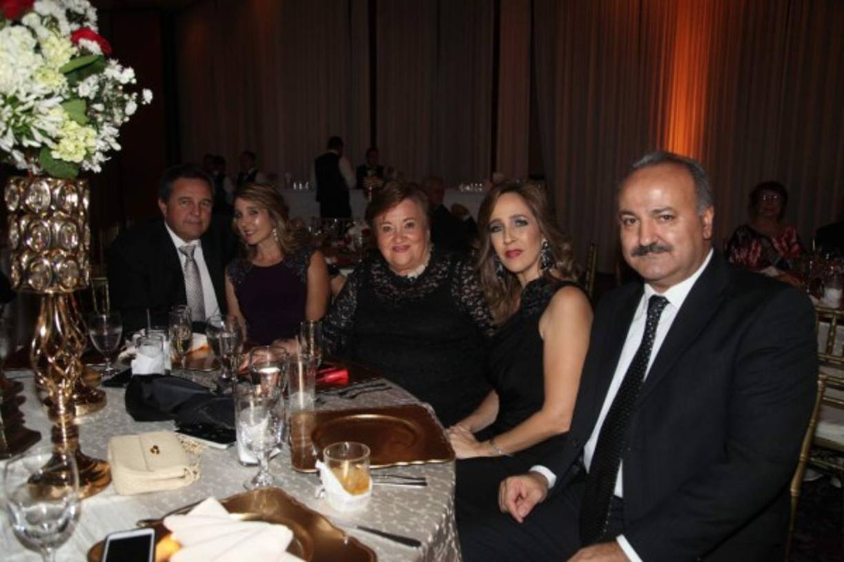 Harry y Susie Panting con Ana Lucía Pascua, Rita y Walid Jabbour.