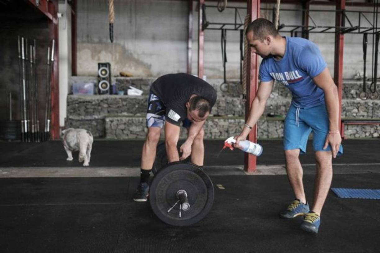 Todos los negocios autorizados este lunes deben aplicar medidas estrictas de desinfección de sus instalaciones después de cada cliente.<br/>