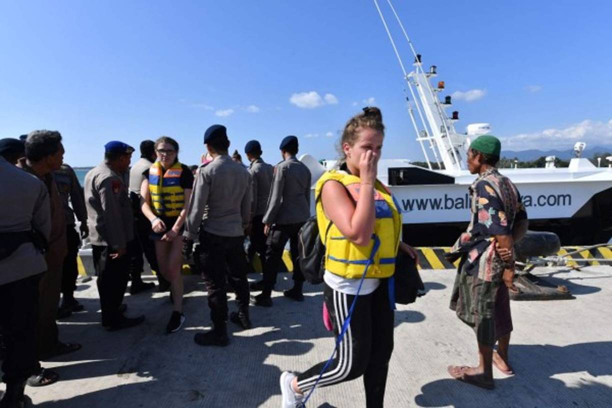Wiwin Ulvaidei, empleada del aeropuerto de Denpasar en Bali, dijo a Efe que solo ha llegado uno de los siete vuelos previstos hoy desde Lombok debido a los retrasos.