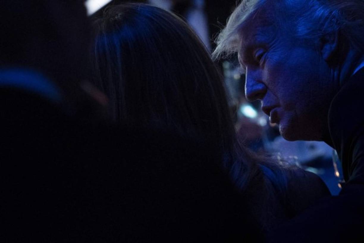 El mandatario se vio muy cercano a la primera dama durante el evento.