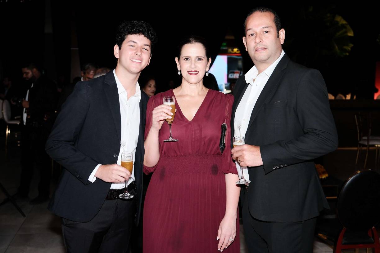 Emanuel Santos, Giselle Saybe y Erasmo Santos