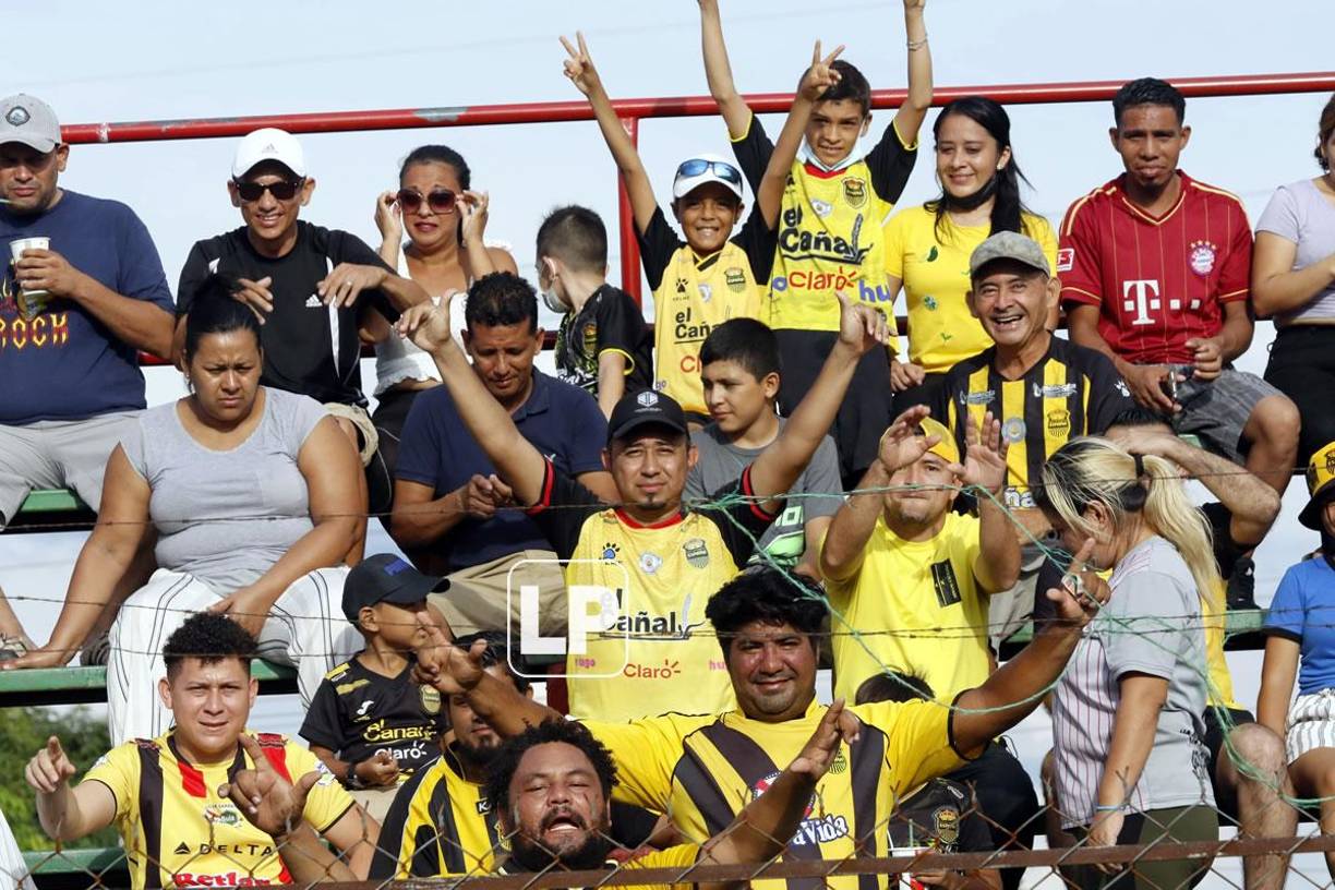 La afición del Real España asistió al estadio Rubén Deras de Choloma y vivió una fiesta con el triunfo de la Máquina sobre el Honduras Progreso (2-0).