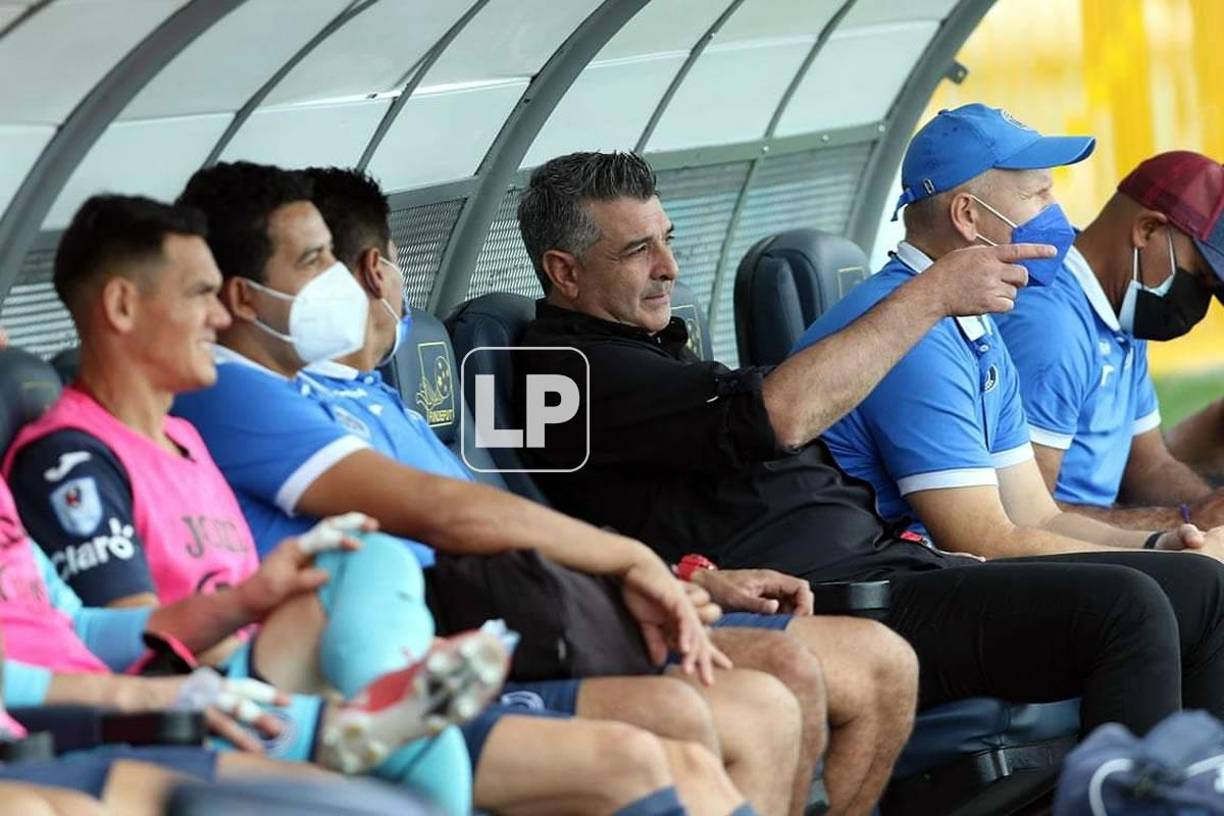 El nacido en San Martín, Argentina, fue cesado tras la derrota 5-0 del jueves en Seattle; la directiva azul le permitió despedirse en casa del que fue el primer club que confío en él como entrenador.