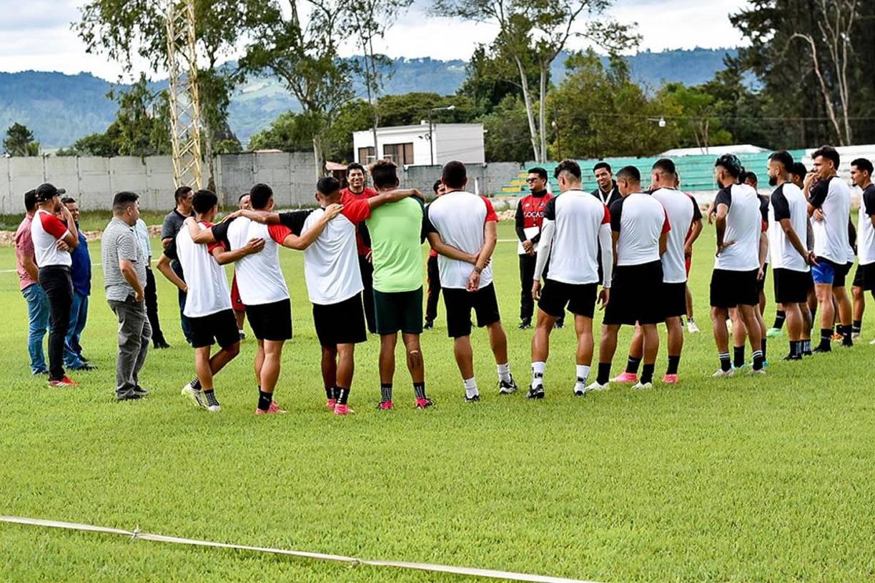 José Escalante estuvo presente en el inicio de la pretemporada del Independiente de Siguatepeque, equipo que ha estado peleando en los últimos años por ascender a primera.