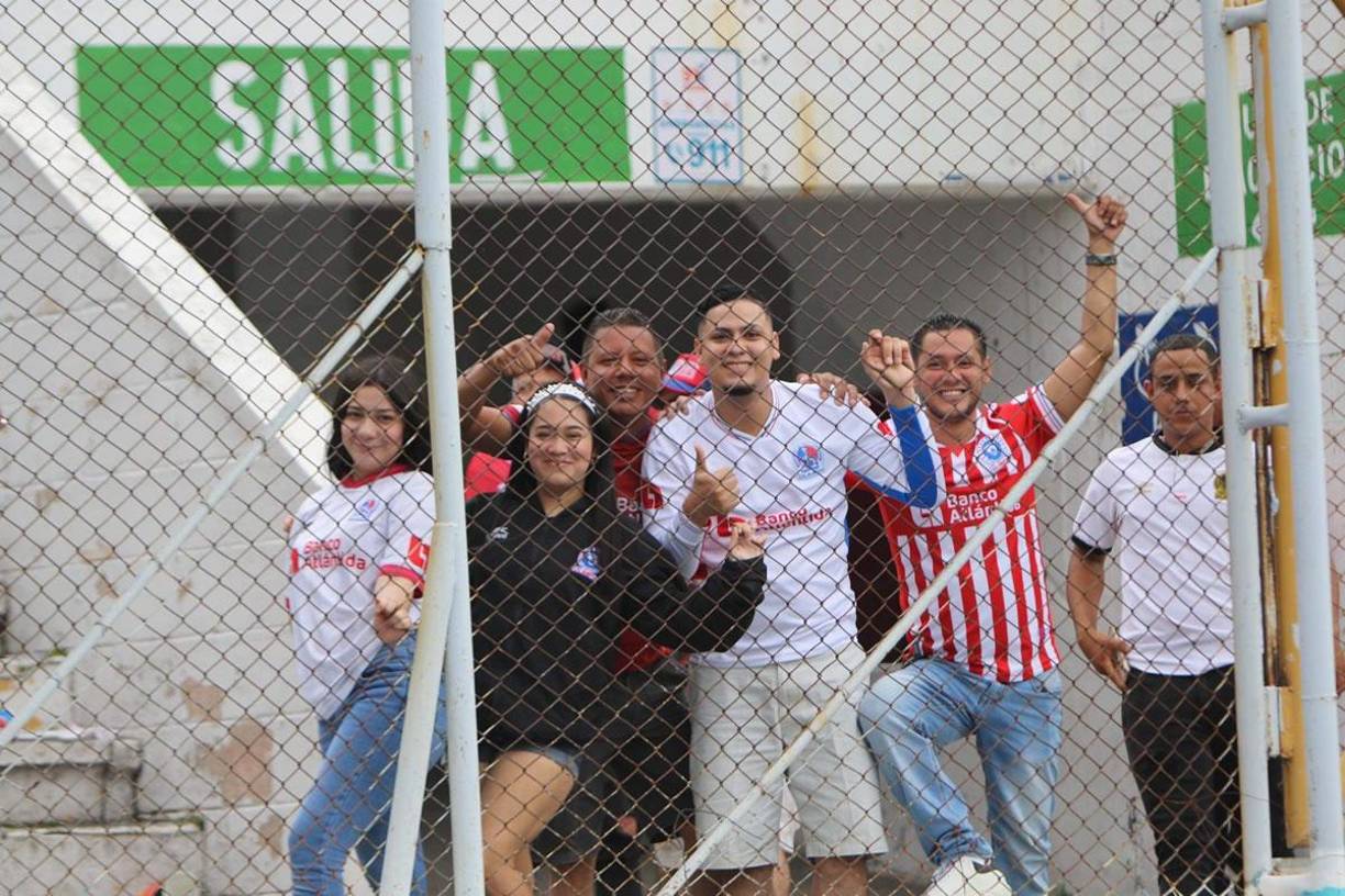 Un gran ambiente se vivió en el estadio Nacional Chelato Uclés con el partido Olimpia-Génesis.
