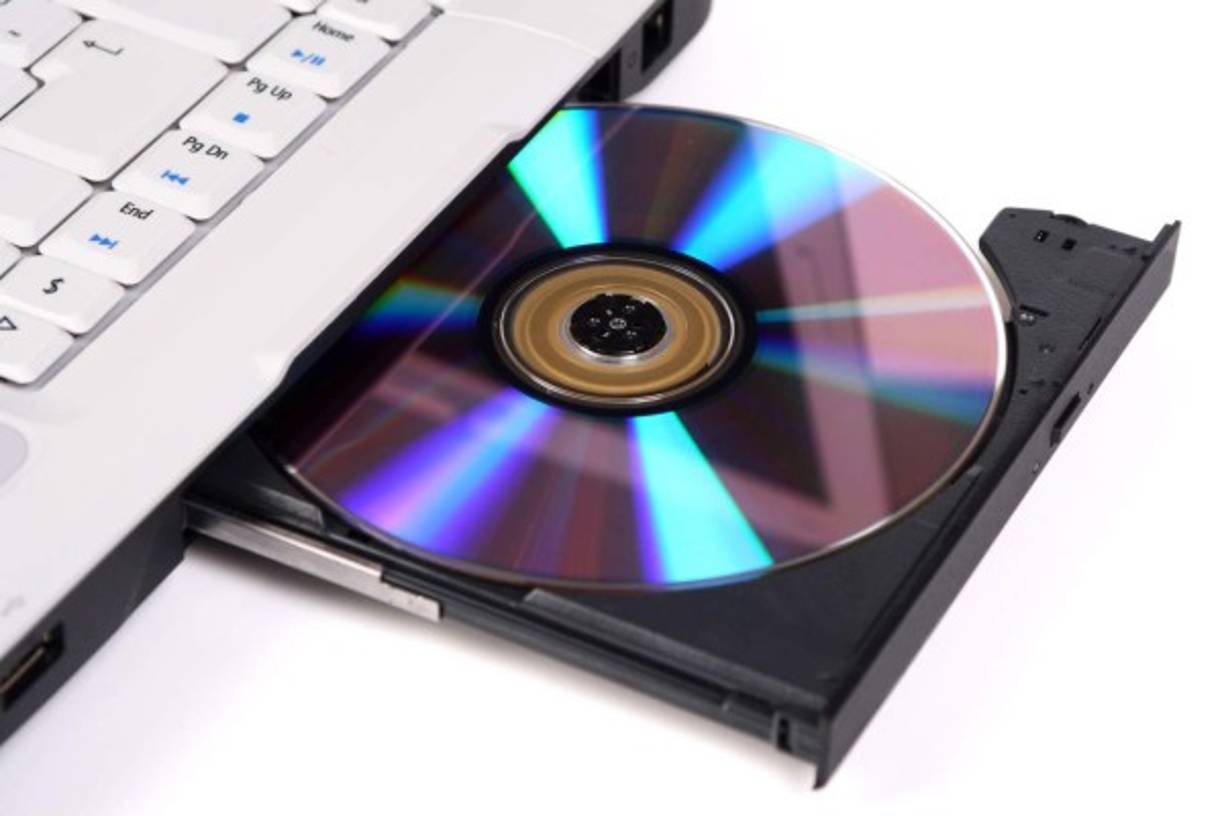 EL DVD<br/>Antes de la aparición de este formato teníamos que usar las viejas cintas de video, las cuales a menudo terminaban enrrolladas en el interior del reproductor. Habría que preguntarse si, con los actuales servicios de 'streaming', los dvd seguirán existiendo en otros 20 años.