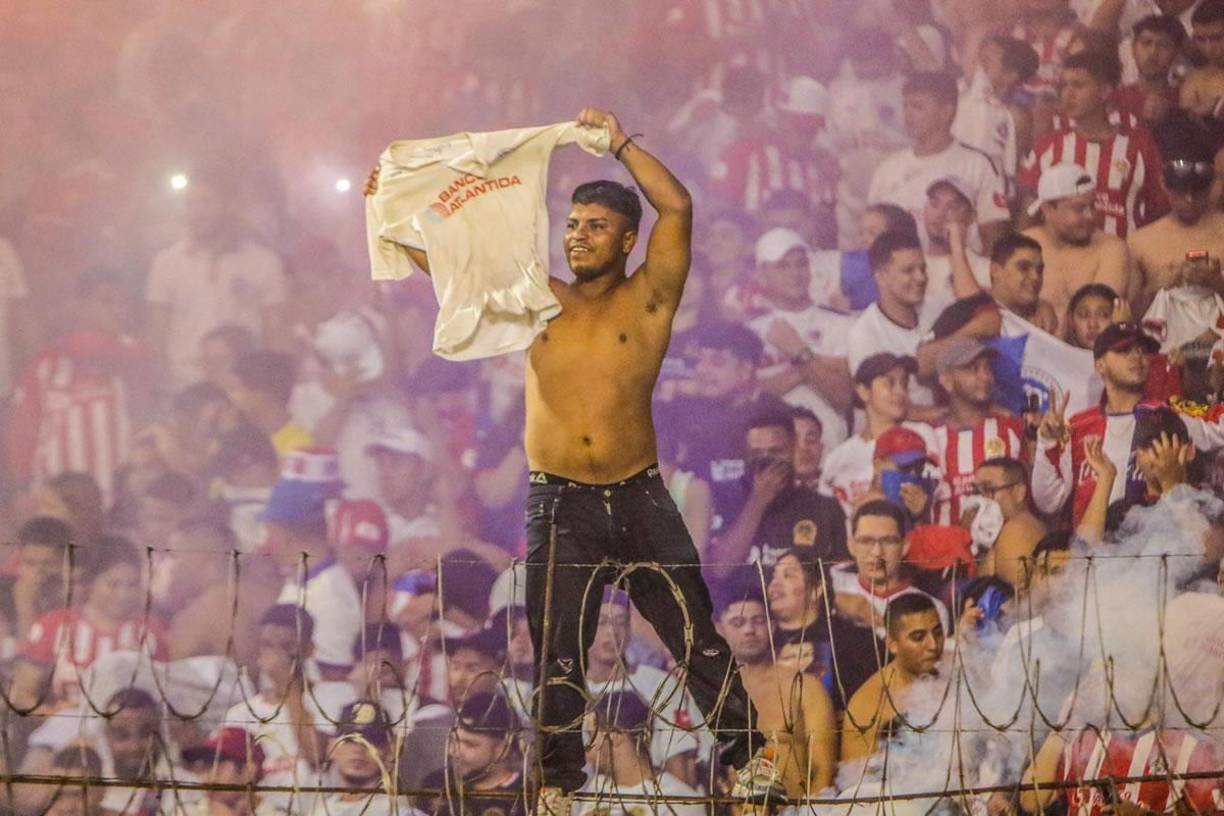 La celebración de los olimpistas tras conquistar su Copa 36.