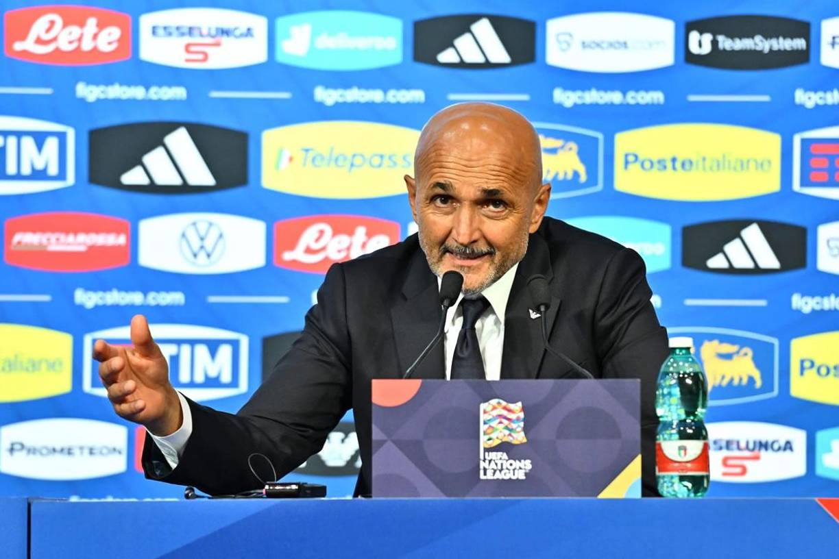 Luciano Spalletti - El seleccionador de Italia recibe un salario anual de 3,2 millones de dólares.