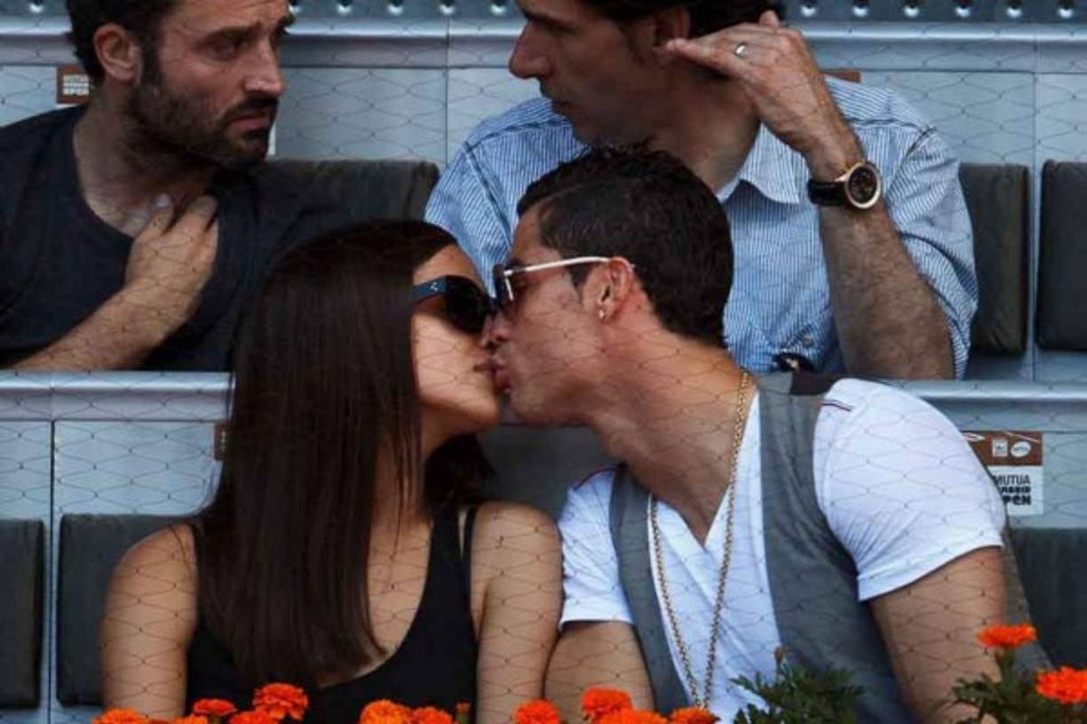 'Ronaldo sigue enamorado de ella. Se arrepiente de la forma en qué terminaron y todavía se interesa por su vida', ha afirmado un supuesto amigo del crack de Real Madrid.