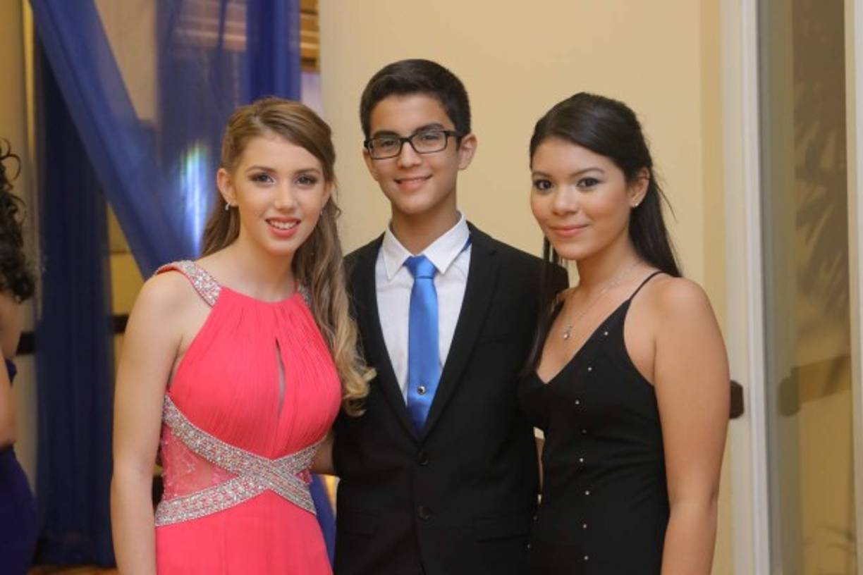 Emilie y Emilio Enamorado con Andrea Robleda.