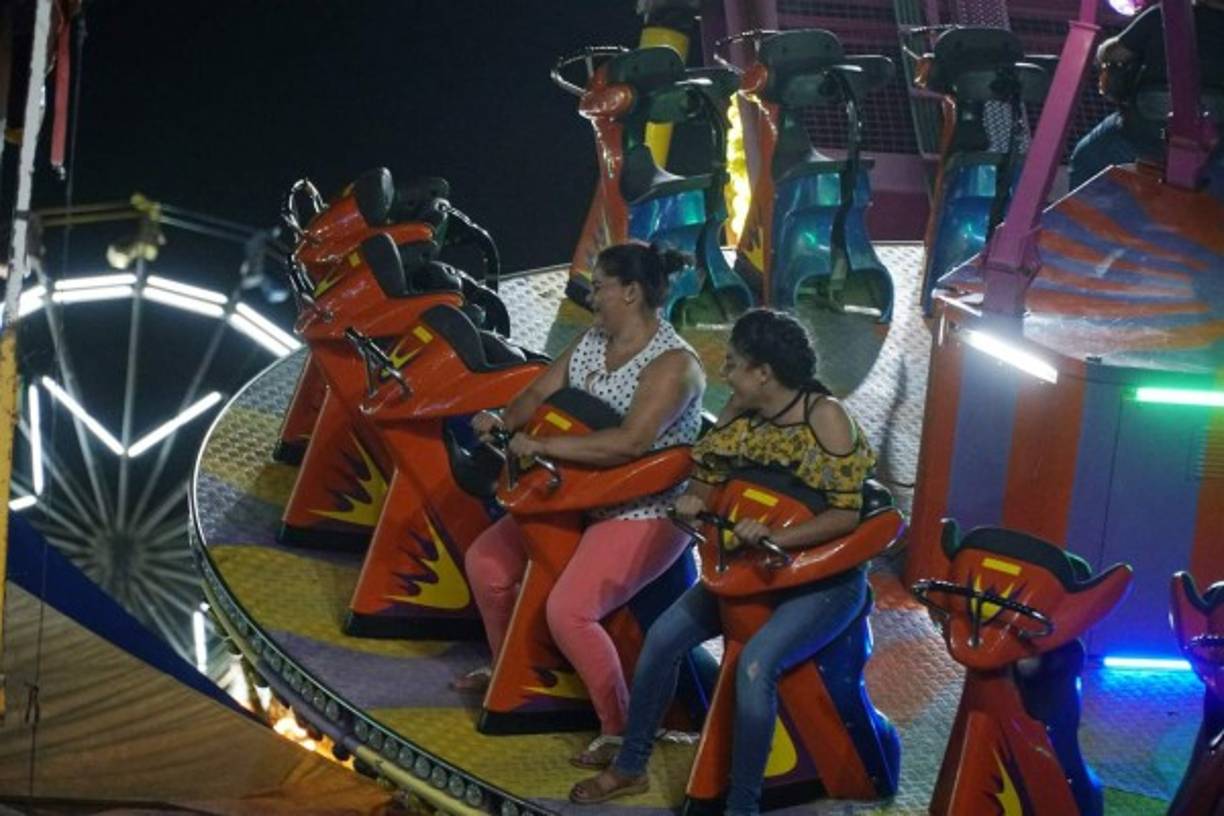 Durante esta Feria Juniana visitar los juegos mecánicos es la mejor opción para desestresarse.