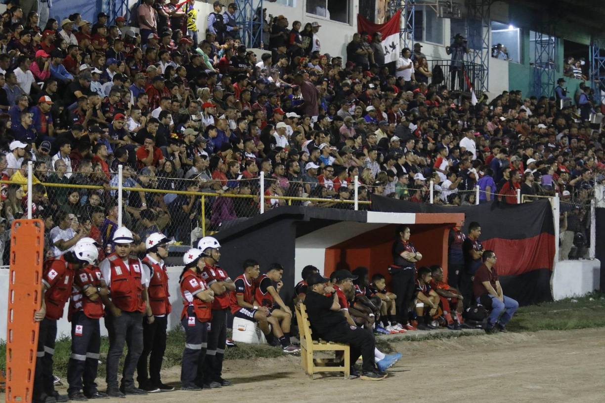 El Estadio Roberto Martínez Ávila fue el escenario que albergó una de las semifinales de la Liga de Ascenso. Un gran ambiente se vivió en la previa.