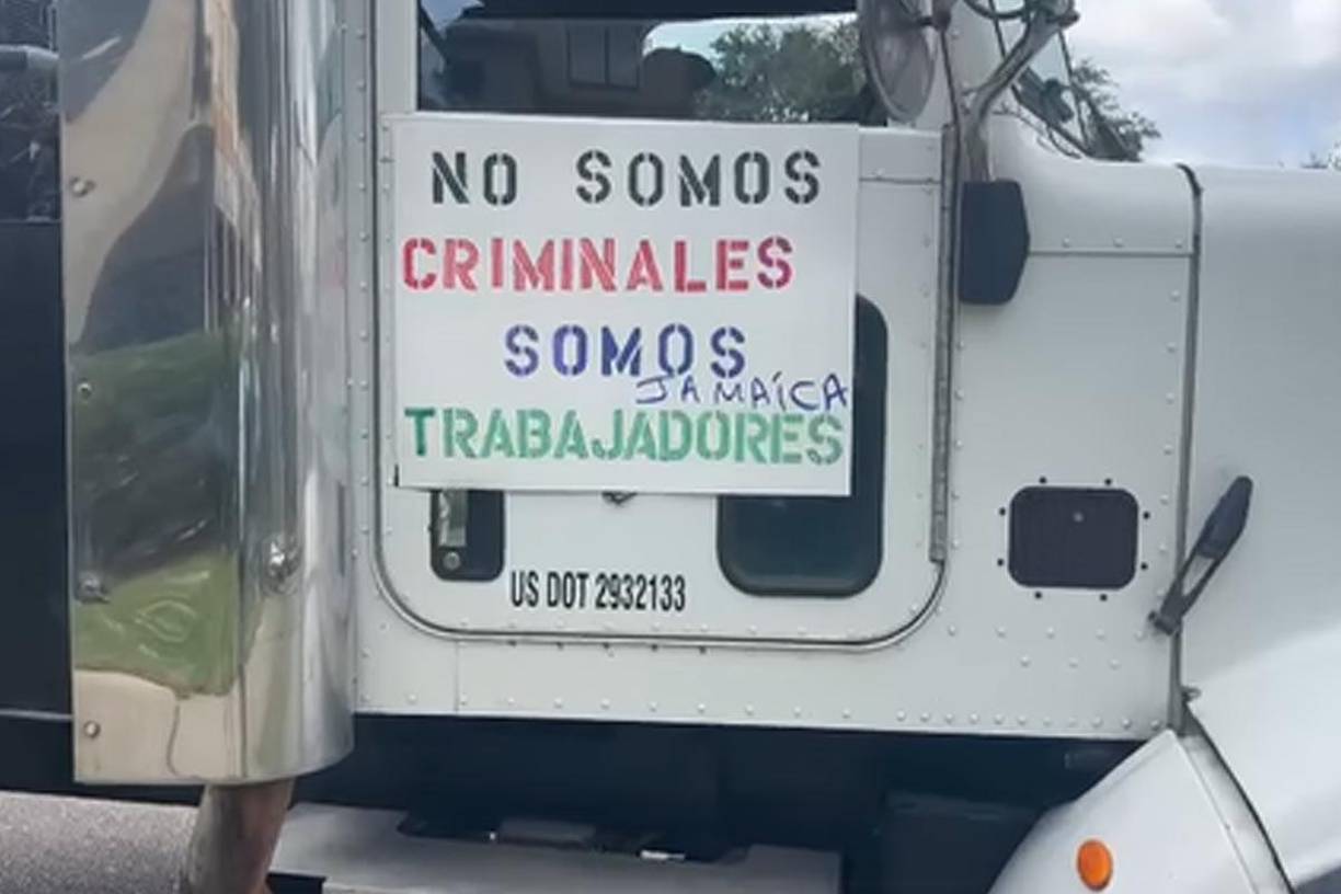 La nueva ley no solo castiga a las empresas que den trabajo a indocumentados con fuertes multas, sino a los familiares u otras personas que los ayuden, no reconoce las licencias para manejar vehículos emitidas por estados más benevolentes con esos inmigrantes y obliga a los centros médicos a preguntar por el estatus migratorio de un paciente para que quede registrado.