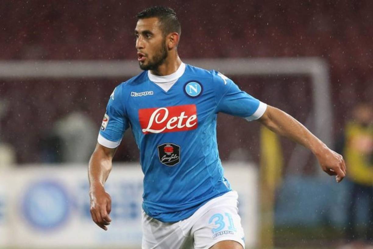 NAPLES, ITALY - AUGUST 27: Faouzi Ghoulam of Napoli in action before the Serie A match between SSC Napoli and AC Milan at Stadio San Paolo on August 27, 2016 in Naples, Italy. (Photo by Francesco Pecoraro/Getty Images)