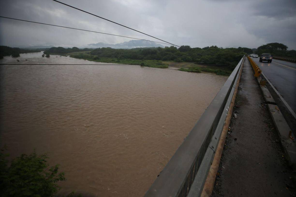 Estas bandas de nubosidad dejarán más lluvias durante esta jornada, por lo que Copeco pide a la población tomar las medidas adecuadas ante cualquier emergencia. 