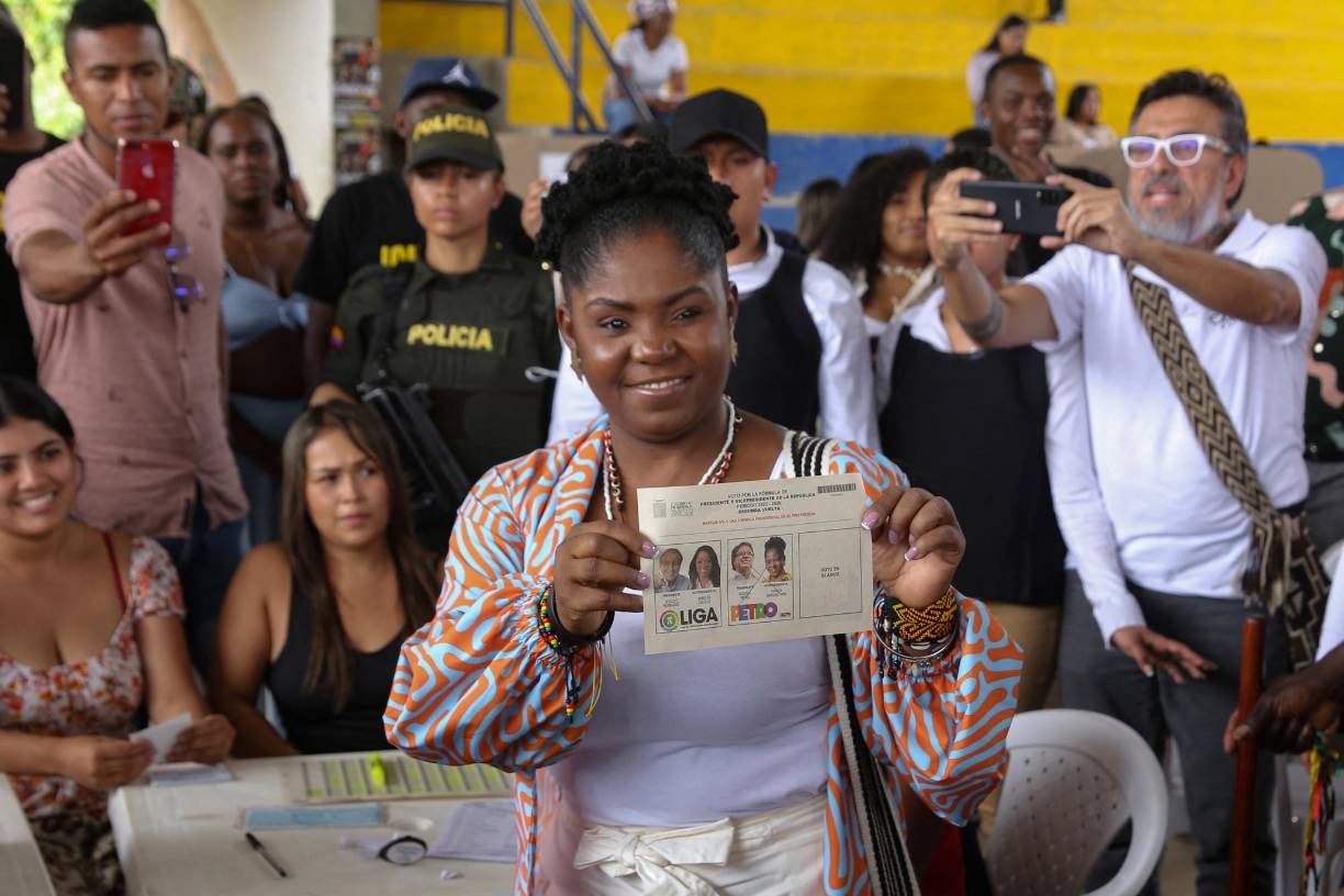 En medio de la guerra sucia que atravesó la campaña presidencial, Márquez fue centro de una furia racista y clasista avivada por las redes sociales. Varias personalidades locales le lanzaron ataques relacionados con su color de piel y origen pobre. 