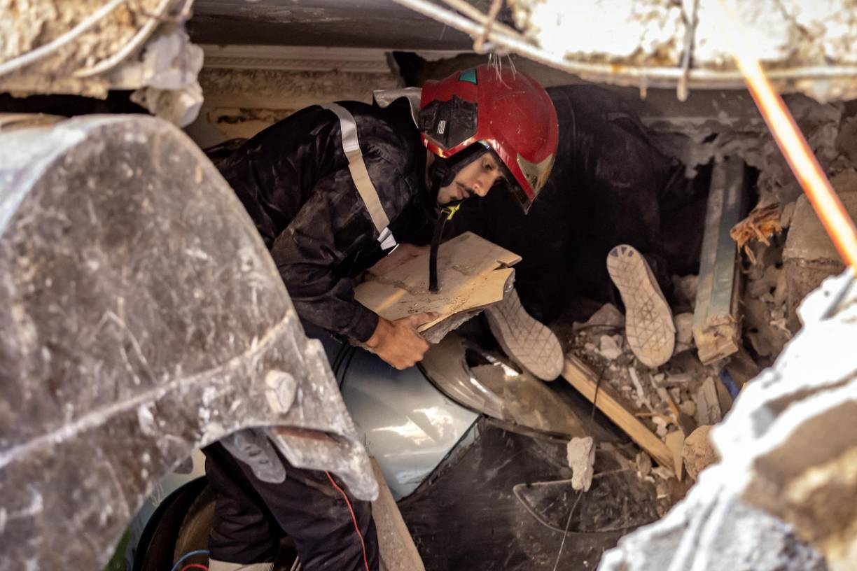 Los equipos de la Media Luna Roja marroquí se encuentran desplegados en el terreno marroquí para “evaluar la situación, apoyar las operaciones de búsqueda y rescate y llevar ayuda a las poblaciones damnificadas.