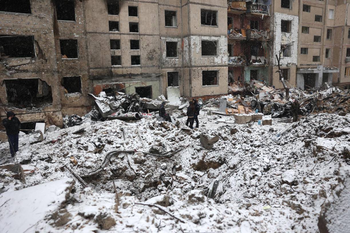 Este jueves al menos cuatro personas murieron en bombardeos rusos en Ucrania, tras varios días de ataques mortíferos en esa exrepública soviética, informaron las autoridades este jueves.