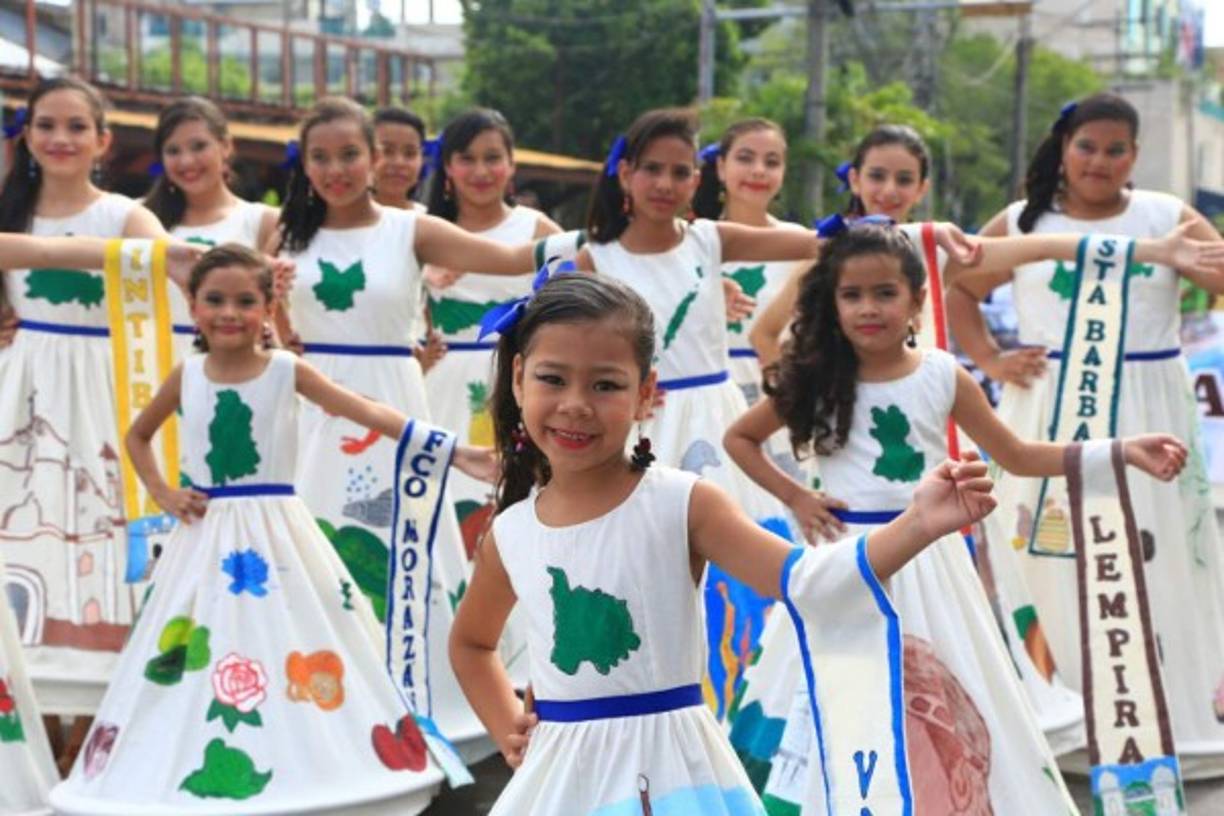 Todos los departamentos de Honduras representados en la marcha.