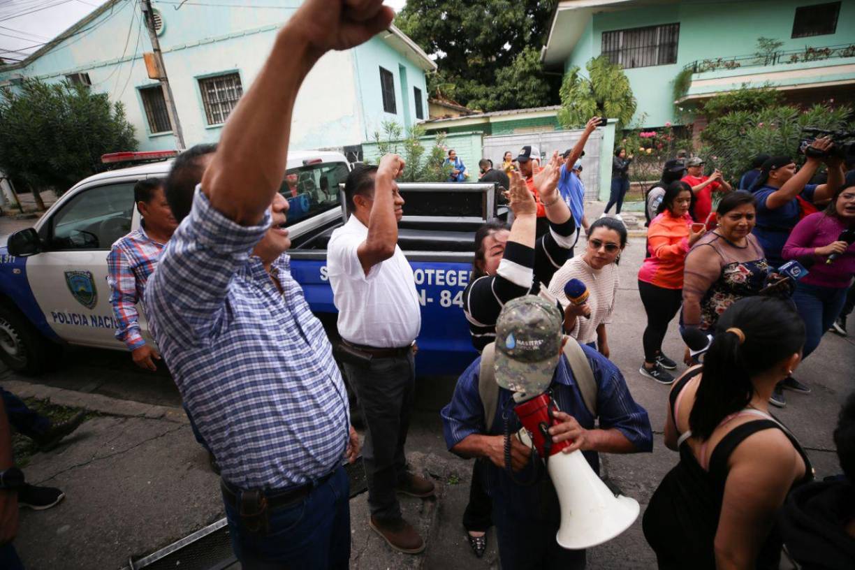 “Su negligencia e inacción configuraron graves violaciones a los derechos humanos, dejando a los manifestantes a merced de una fuerza militar que actuó con una violencia inhumana y desmedida”, señaló el Ministerio Público.