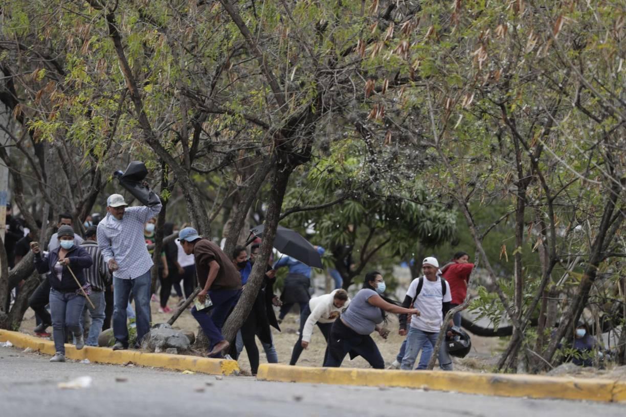 Para muchos, la noticia de su captura era solo una cuestión de tiempo. Las tensiones se elevaban a medida que las horas pasaban y los detalles sobre los procedimientos legales se aclaraban.