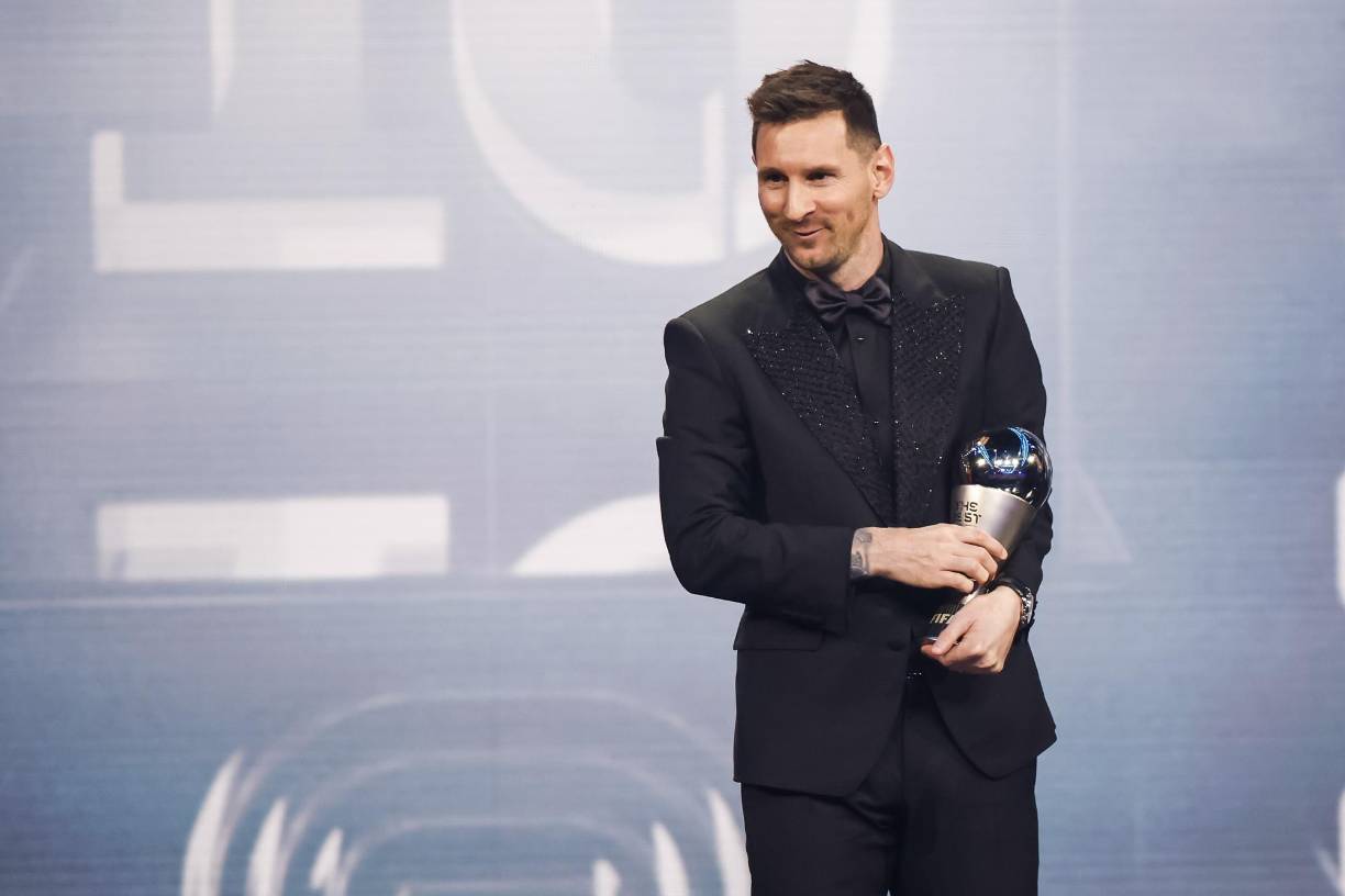 Lionel <b>Messi</b>, capitán de la selección argentina de fútbol con la que se proclamó campeón del Mundo en Qatar, recibió el premio ‘The Best’ al mejor futbolista de 2022 en una gala organizada por la FIFA en París.